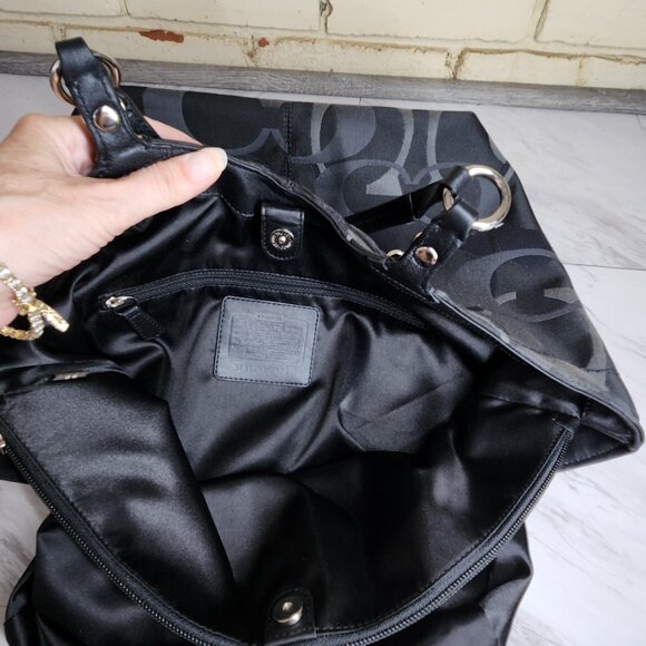 Euc Coach Carly Signature Black & Gray Shoulder Bag Large - Picture 16 of 17